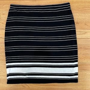 MAX STUDIO Jersey Knit Bodycon Skirt - L (Black & White Striped)